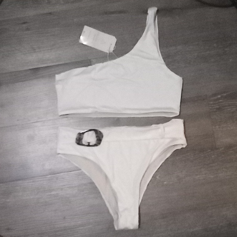 NWT: AMARELLE SWIMWEAR; BELTED,HIGH WAIST,ONE SHOULDER BIKINI SET.